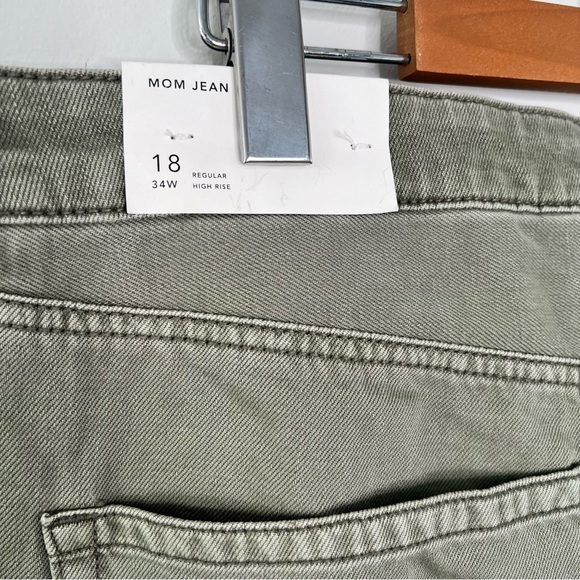 American Eagle distressed mom jeans - Picture 4 of 6